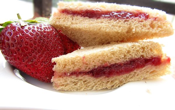 Сэндвичи. Рецепты в домашних условиях с ветчиной, курицей, яйцом, сыром, джемом, авокадо