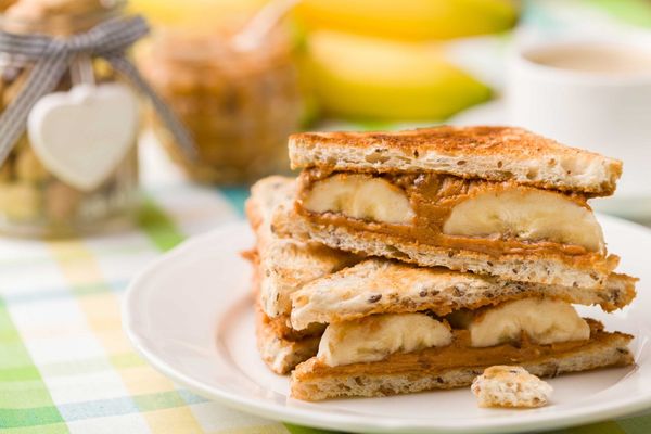 Сэндвичи. Рецепты в домашних условиях с ветчиной, курицей, яйцом, сыром, джемом, авокадо