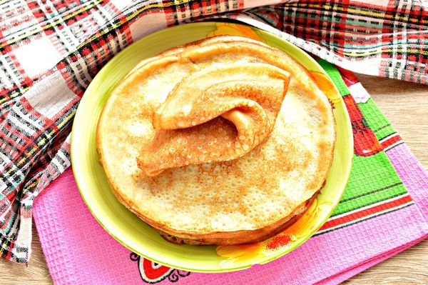 Блины на простокваше. Рецепты тонких, с дырочками, пышных, с кипятком, дрожжами, содой, яйцами