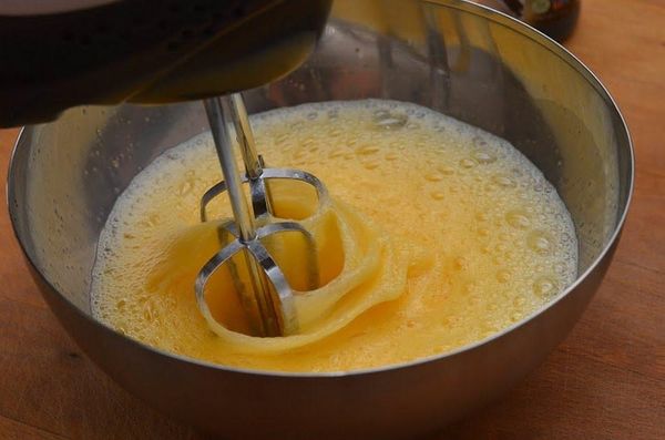 Блины на простокваше. Рецепты тонких, с дырочками, пышных, с кипятком, дрожжами, содой, яйцами