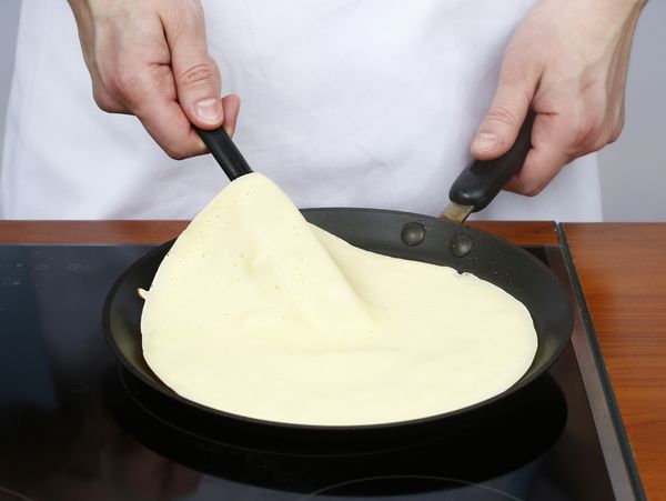 Блины на простокваше. Рецепты тонких, с дырочками, пышных, с кипятком, дрожжами, содой, яйцами
