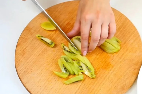 Бутерброды с киви и чесноком и сыром. Рецепты с орехами, черным хлебом, яйцом, шпротами, крабовыми палочками