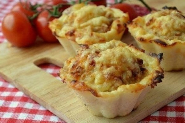 Фарш с картошкой в духовке. Рецепт с сыром, помидорами, по-французски, в горшочках, пирог