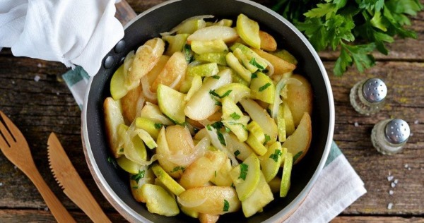 Кабачки тушеные с картошкой, помидорами, мясом, капустой, фаршем в мультиварке, духовке, на сковороде