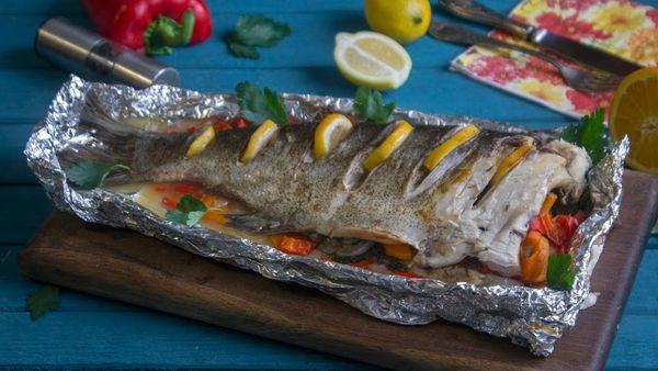 Как вкусно приготовить толстолобика в духовке, мультиварке, жареного на сковороде. Рецепт целиком, стейками пошагово