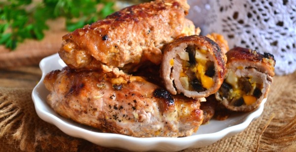 Мясные рулетики из свинины с начинкой. Рецепты в духовке, на сковороде