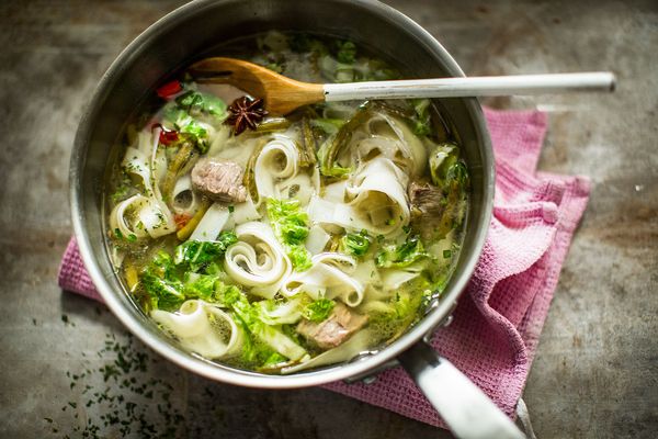 Рисовая лапша. Как готовить, рецепты с мясом, овощами, морепродуктами в соусе терияки, соевом, сливочном