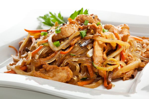 Рисовая лапша. Как готовить, рецепты с мясом, овощами, морепродуктами в соусе терияки, соевом, сливочном