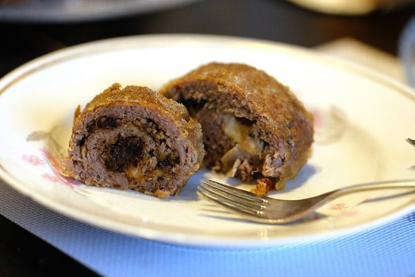 Рулет из фарша с начинкой в духовке. Рецепты с черносливом, сыром, тестом, грибами, яйцом