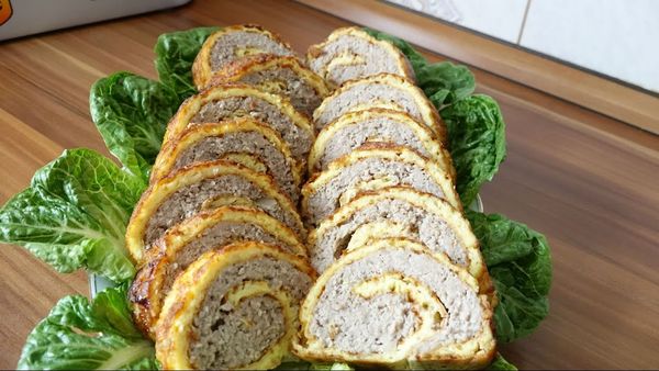 Рулет из фарша с начинкой в духовке. Рецепты с черносливом, сыром, тестом, грибами, яйцом