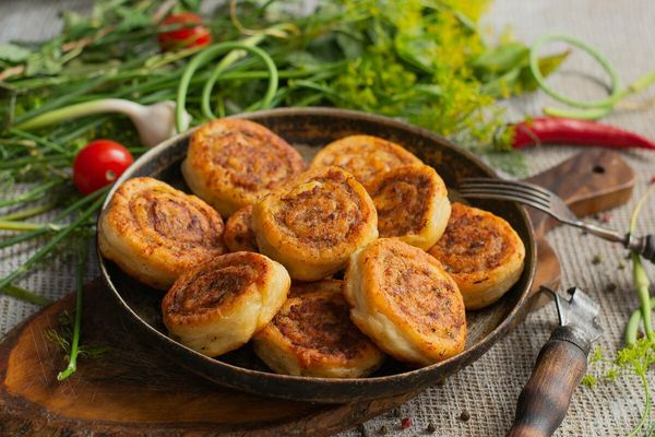 Рулет из фарша с начинкой в духовке. Рецепты с черносливом, сыром, тестом, грибами, яйцом