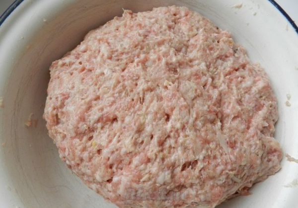 Рулет из фарша с начинкой в духовке. Рецепты с черносливом, сыром, тестом, грибами, яйцом