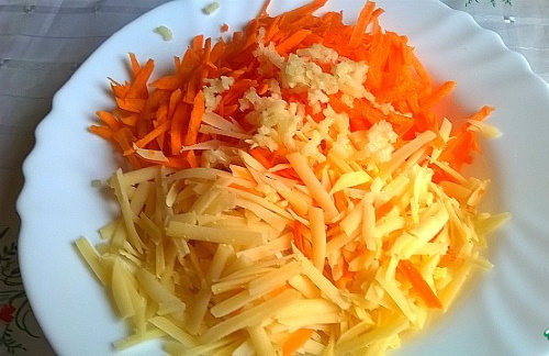 Рулеты из ветчины с сыром и чесноком. Рецепты с яйцом, грецким орехом, черносливом, огурцом