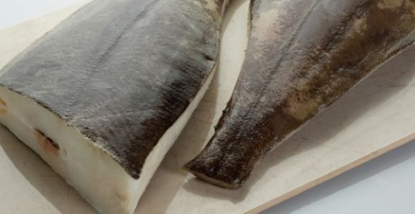 Рыбный салат из отварной рыбы. Рецепт классический с картошкой, рисом, маслом, яйцом пошагово