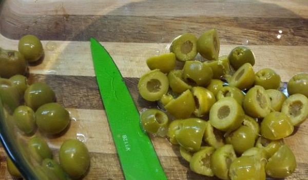 Салат Аристократ с курицей, тунцом, крабовыми палочками, красной рыбой, консервами
