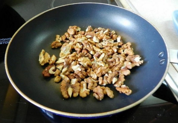Салат Аристократ с курицей, тунцом, крабовыми палочками, красной рыбой, консервами