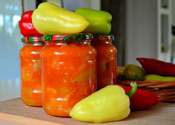 Салаты из болгарского перца на праздничный стол, на зиму. Рецепты с рисом, кунжутом, помидорами и без
