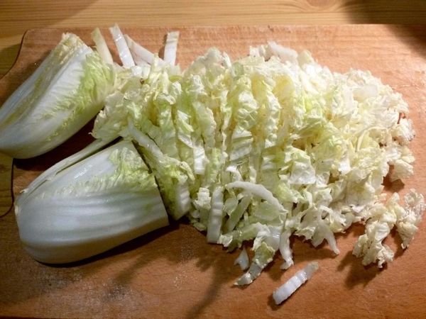 Салат из крабовых палочек и пекинской капусты. Рецепты вкусные с сухариками, кукурузой, огурцом, помидорами