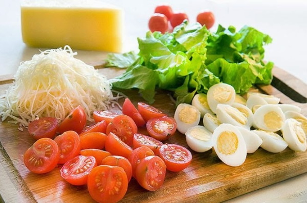Салаты из креветок простые и вкусные с яйцом, огурцом, помидором, ананасом