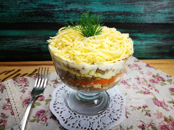 Салат из печени свиной. Рецепты с огурцом, морковью, луком, грибами, морковкой