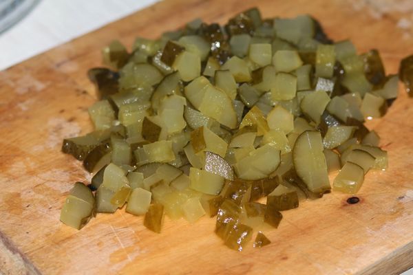 Салаты из яблока и моркови, яйца, сыра, капусты, свеклы, курицы, сельдерея, изюма пошагово