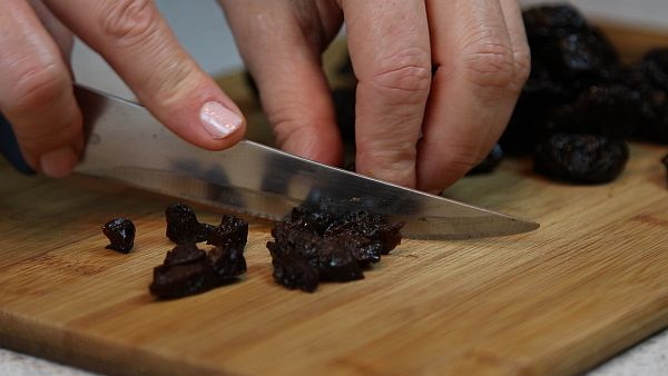Рулеты из ветчины с сыром и чесноком. Рецепты с яйцом, грецким орехом, черносливом, огурцом