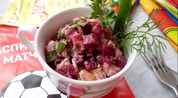 Салат с копченой скумбрией. Рецепты слоеного с горошком, огурцами, свеклой, картофелем, рисом