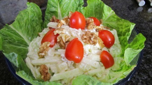 Салат с яблоком и курицей, сыром, яйцом, сельдереем, ананасом, перцем, киви, морковкой. Рецепты пошагово
