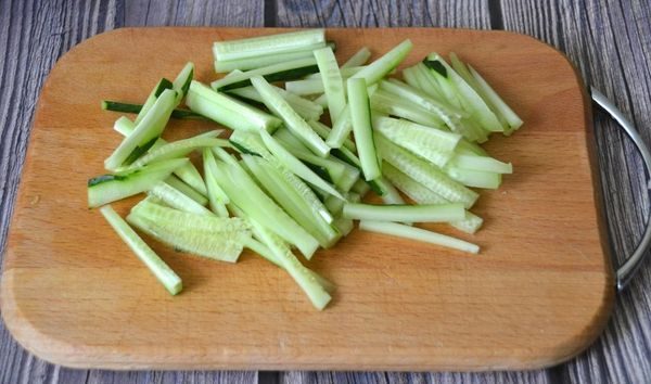 Салаты с жареной картошкой соломкой. Рецепты с курицей, огурцом, ветчиной, морковкой, свеклой, грибами