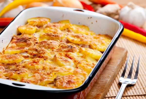 Скумбрия с картошкой в духовке. Рецепты с майонезом, лимоном, луком, сметаной, в фольге, рукаве на противне