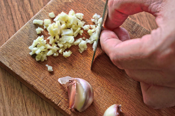 Пицца из лаваша в духовке. Рецепт пошаговый слоями с грибами, сыром, курицей, моцареллой, яйцом, фаршем