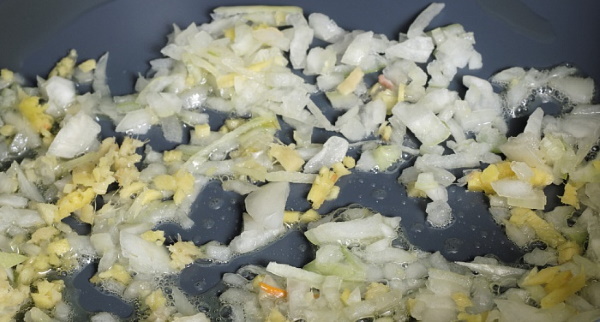 Соусы к мясу. Рецепты в домашних условиях вкусные на зиму из слив, ягод, томатной пасты, яблок, смородины