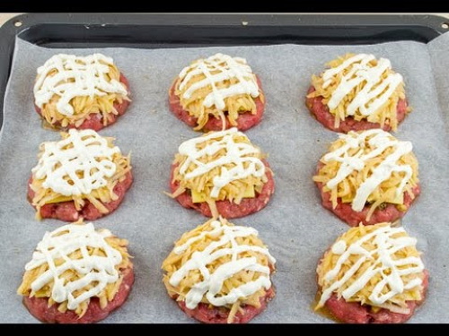 Стожки из фарша. Рецепт в духовке, мультиварке с помидорами, сыром, картошкой, грибами, капустой, яйцом