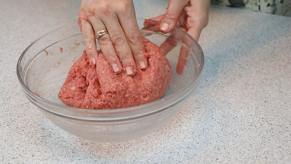 Стожки из фарша. Рецепт в духовке, мультиварке с помидорами, сыром, картошкой, грибами, капустой, яйцом