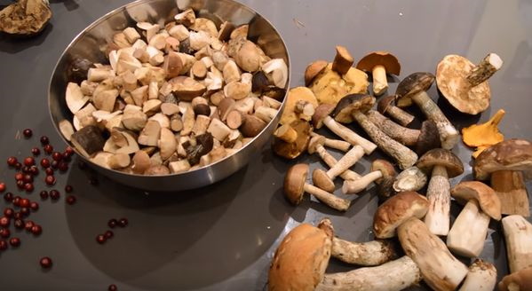 Суп из чечевицы с курицей. Рецепт в мультиварке, кастрюле с помидорами, грибами, картошкой, овощами, сельдереем