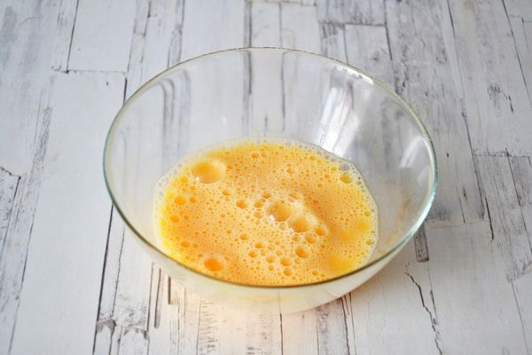 Заливной пирог с курицей на кефире, сметане, майонезе. Рецепты