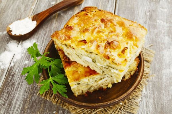 Заливной пирог с курицей на кефире, сметане, майонезе. Рецепты