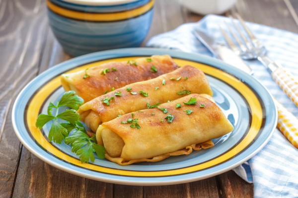 Блинчики с мясом. Рецепты с фаршем, рисом, грибами, капустой, яйцом, картошкой на молоке, кефире, воде