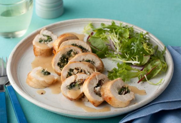 Фаршированная куриная грудка в духовке, мультиварке, на сковороде. Рецепты в беконе, с сыром, грибами, овощами, ветчиной