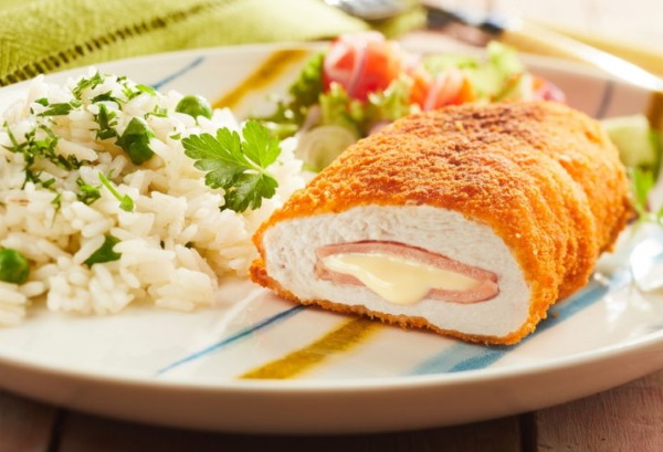 Фаршированная куриная грудка в духовке, мультиварке, на сковороде. Рецепты в беконе, с сыром, грибами, овощами, ветчиной