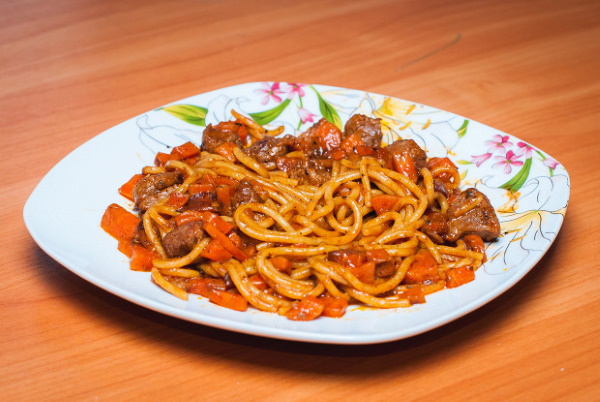 Как сделать подливу для макарон с мясом и без, из томатной пасты, муки, помидор, кетчупа