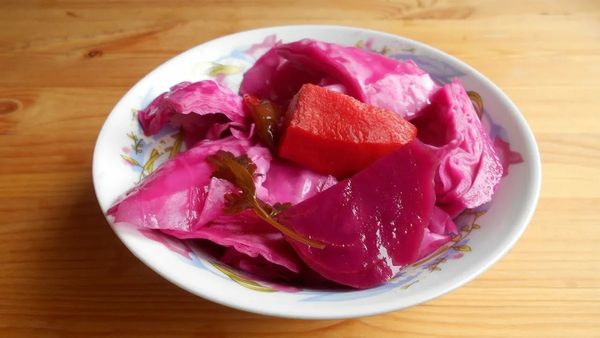 Капуста по-грузински. Рецепт в домашних условиях быстрого приготовления в банке на зиму вкусный со свеклой, уксусом, сельдереем, чесноком