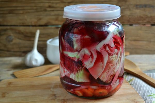 Капуста по-грузински. Рецепт в домашних условиях быстрого приготовления в банке на зиму вкусный со свеклой, уксусом, сельдереем, чесноком