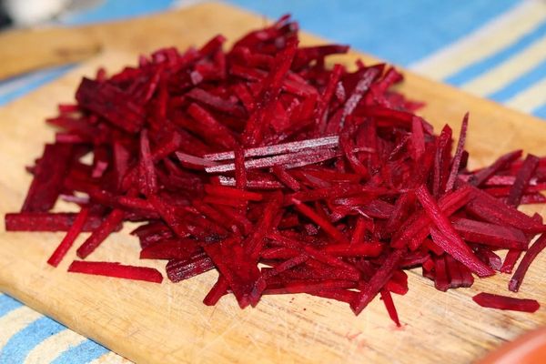 Капуста по-грузински. Рецепт в домашних условиях быстрого приготовления в банке на зиму вкусный со свеклой, уксусом, сельдереем, чесноком