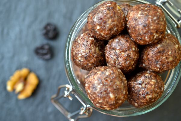 Конфеты домашнего приготовления. Рецепты из сухофруктов, орехов, смеси Малютка, сухого молока, тыквы, фиников, чечевицы