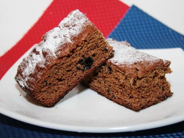 Коврижка на кефире с вареньем, какао, медом, повидлом. Рецепт пошаговый в мультиварке, духовке без яиц, масла, сахара