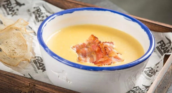 Крем-суп сырный. Рецепт классический с курицей, шампиньонами, грибами, креветками, беконом