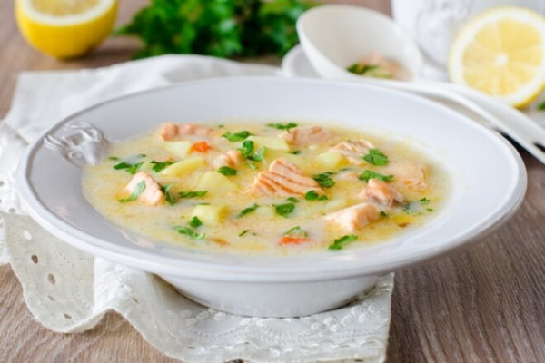Крем-суп сырный. Рецепт классический с курицей, шампиньонами, грибами, креветками, беконом