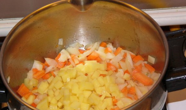 Крем-суп сырный. Рецепт классический с курицей, шампиньонами, грибами, креветками, беконом