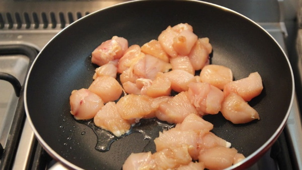 Куриные кексы в формочках. Рецепт ПП с сырной начинкой, грибами, яйцом, овощами пошагово